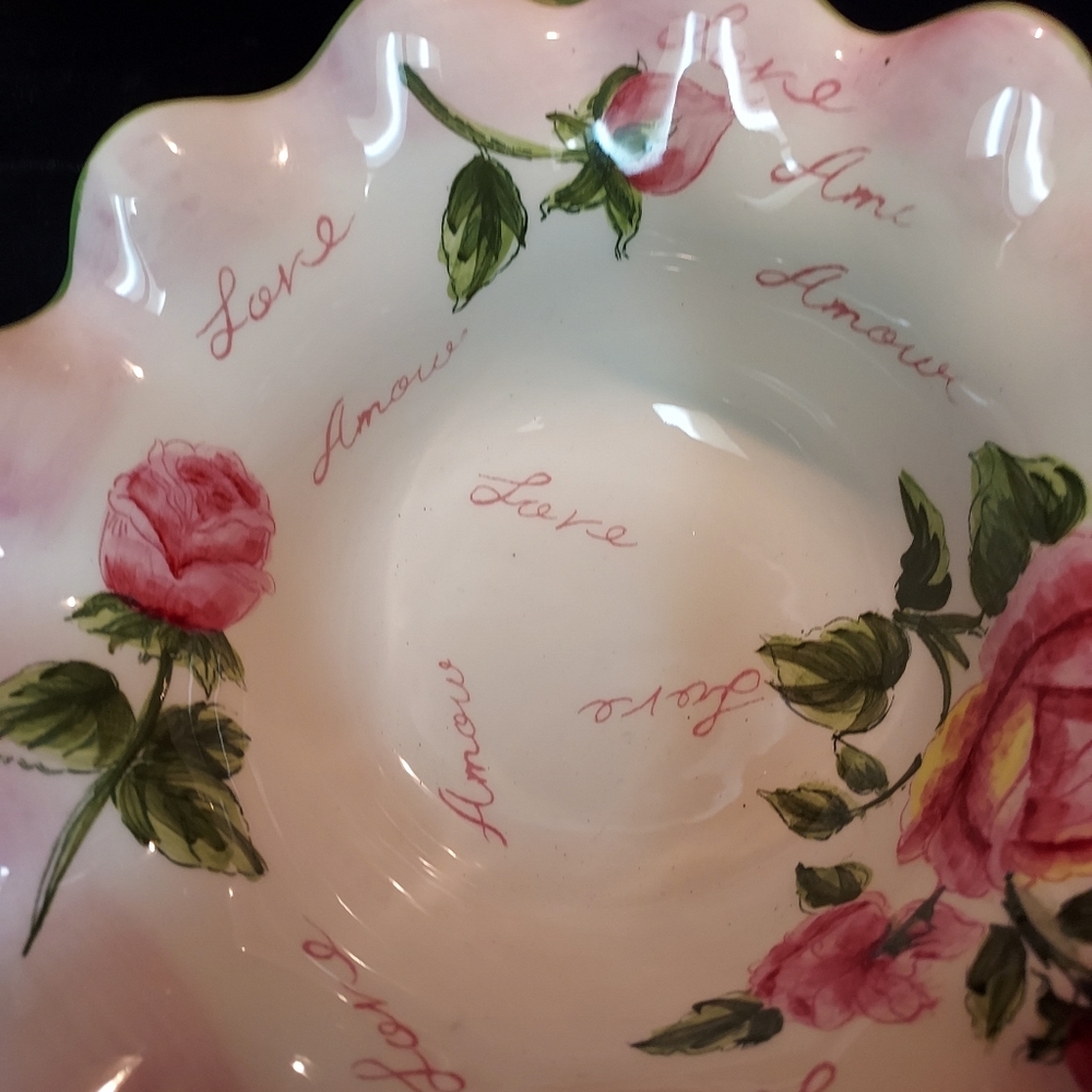 Amore Rose ruffled bowl. - Picture 6 of 9